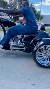 Shaq riding large. #harleydavidson | Biker Life