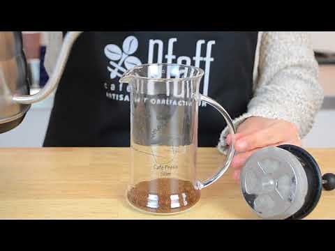 Les méthodes douces : La cafetière à piston en démonstration chez les cafés Pfaff