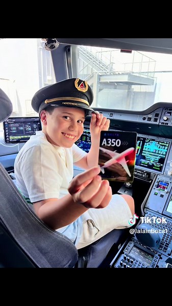 Delta Airlines Trading Cards: A Unique In-Flight Experience