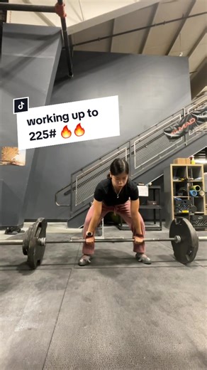 First time trying a deadlift PR... in the climbing gym lmfao 😭🥴 Def sticking to high reps cuz that was sketchhhh and probs not worth the risk 🤡 BW: 117lb #225 #twoplates #deadlift #pr #strengthtraining #powerlifting