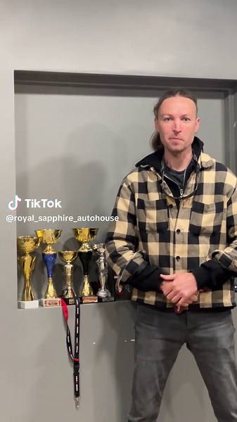 Audi RS6 vs Dodge Charger Hellcat: Showdown