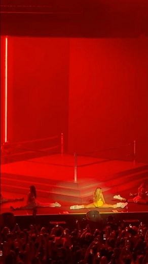 TATE MCRAE’S SPLIT ON STAGE! #tatemcrae #exes #music #dance #split #fyp #explore