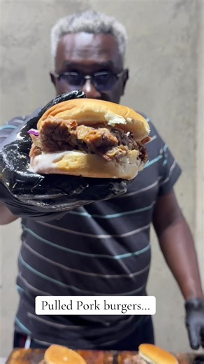 Delicious Pulled Pork Burgers for Boxing Day