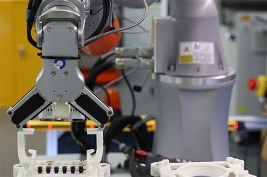 AI robots work together to perform autonomous synthesis and analysis