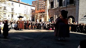 #Burgosenelmundo #Burgos #SanLesmes2018 #España‬‬‬‬‬‬‬‬‬‬‬‬‬‬‬‬‬‬ Baile de los Gigantillos en San Lesmes 2018 por Belén Santamaria | Burgos en el mundo