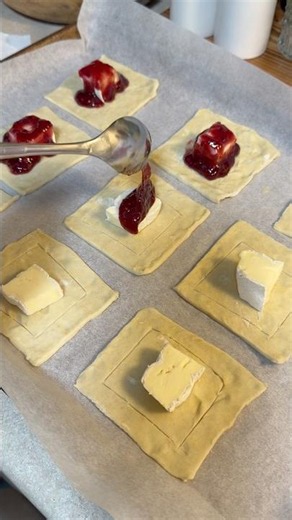 Brie & Jam Puffs 🍓🧀#motivation #cooking #food #recipe #cheese #strawberry #dessert #shorts
