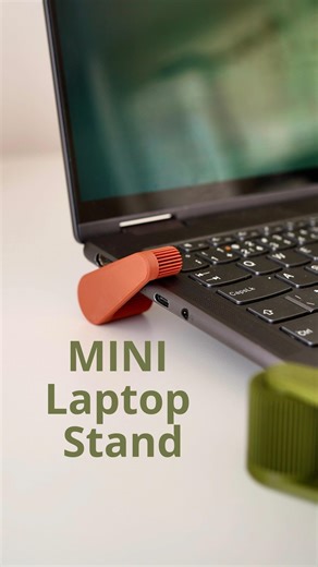 829K views · 325 reactions | I designed this for my own setup - I just needed a compact, simple solution. Thought I’d share it too 﫢 ⚙️ Print yours - check out my profile @simiu3d #3dprinting #crafts #smallbusiness #diy #3dprinter #3dprinted #laptop #office #remotejob #tech | Simiu | Facebook