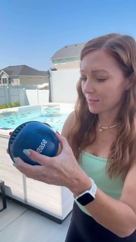 FROG @Ease Floating System for Hot Tubs - Quick & Easy Self-Regulating Hot Tub Sanitizer - Hot Tub Maintenance System with Sanitizing Minerals & SmartChlor Technology - 4 Month Bundle+