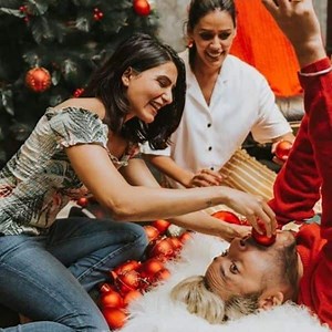 [PHOTOS] Samantha Akkineni begins Christmas preparations with her close buddies | Bollywood Life