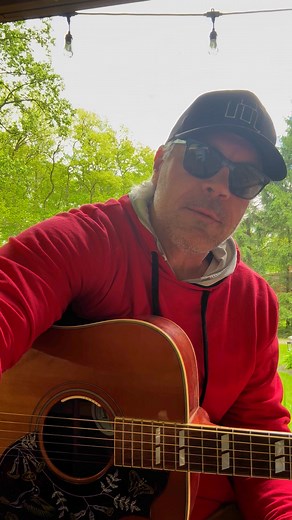 Heading to Tucson but got there to late. Laid Back and Lazy-Jordan Davis cover | LAID BACK AND LAZY