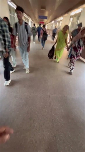 Funny escalator prank😂wait for end 😜 #shorts #comedy #funny #viral #escalator