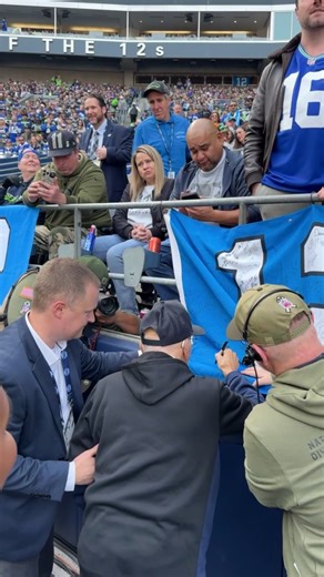 104-year-old United States Navy Veteran, Second Petty Officer Hank Lazzar signed a 12s Flag after being recognized with a special in-game salute today. #SaluteToService | @USAA | Lumen Field