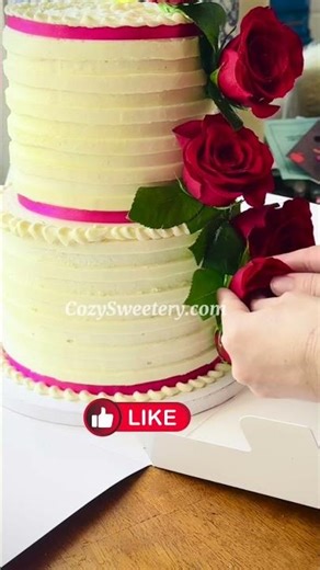 How to add fresh flowers to your cake? Safe way to add elevated your cake to a whole new level.
