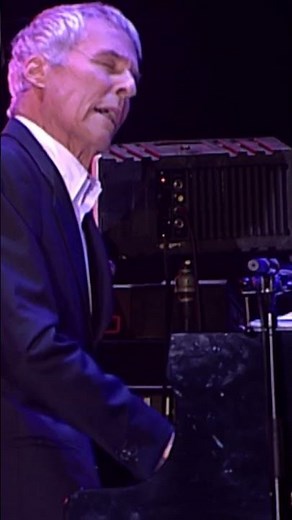 Burt Bacharach - 'What The World Needs Now Is Love' | North Sea Jazz 2009