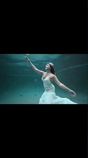 Underwater bridal portraits: stunning wedding dress moments