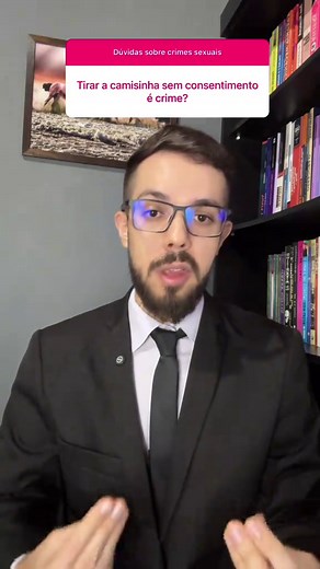 Tirar a camisinha sem consentimento é crime? Essa prática é conhecida como Stealthing e configura violência sexual. Quando um parceiro retira o preservativo sem avisar, fazendo o outro ter uma relação desprotegida, ele está violando o direito dessa pessoa. Além de colocar a saúde e a integridade do outro em risco. No Brasil, essa conduta pode se enquadrar como violação sexual mediante fraude, crime previsto no art. 215 do Código Penal, pois o consentimento foi dado apenas para o sexo com preserv