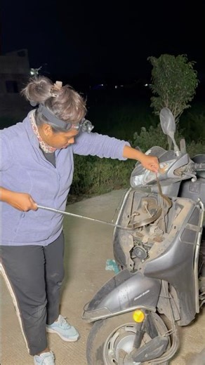 OMG😱😳a cobra snake got into the activa scooter and sat down.😳🐍🐍🐍#omg