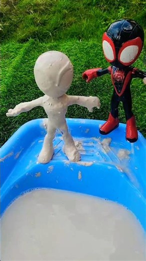 spider-man vs hulk vs spiderman vs человек-паук vs homem-aranha vs Ultraman vs Captain America