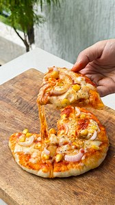 No Oven, Perfect Fluffy Veg Pizza 🍕| बिना ओवन बनाएँ परफ़ेक्ट वेज पिज़्ज़ा | The Terrace Kitchen