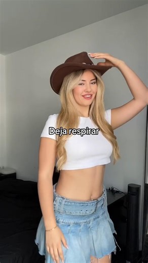 Contexto:Esque grababa en esa cuenta videos de textos Entonses un dia se me rompió mi celular entonses ya no puedo Subir más videos y se me olvido la contraseña 😭asi que solo puedo subir videos en esta