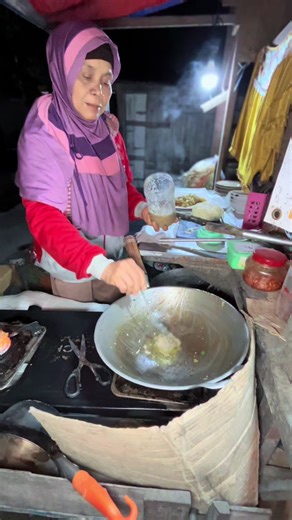 Mie tek tek mbah siti timur pom bensin krAdenan ##kulinersulursari##kulinerkuwu##kulinerwirosari