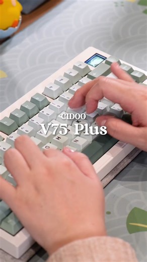 A highly recommended in-stock DIY keyboard kit - watch, and you’ll see why ☺️ — If you’re a complete beginner to keebs, I would recommend following a guide to build this. But it is worth it! It’s got great sound with and without all foams, and good build quality like most @CIDOO products I’ve tried. — Just the kit retails for ~$130 USD / $180 CAD before tax/shipping! Linked in my bio as usual, and code NOELA for 5% off 🫶 — If you don’t care for the screen and don’t want to build, you can pick u