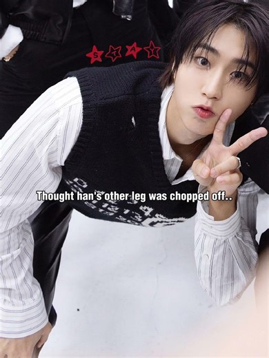 And I thought his leg was edited out 😭😭 #straykids #han #leeknow #hyunjin #straykids8thanniversary