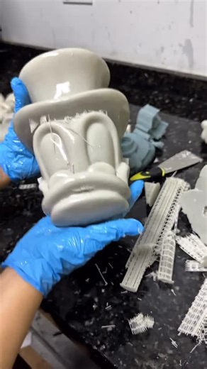 StreetArtGlobe ™ 😱 on Instagram: "There’s a lot of waste in these things but the ASMR is on another level! 🫠 With @nayarasama"