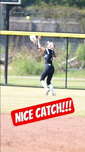 🥎 RF TRACKS IT DOWN! Incredible Catch #softball