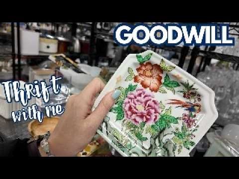 Thrift With Me at GOODWILL | Crazy Lamp Lady | Reselling on Niknax