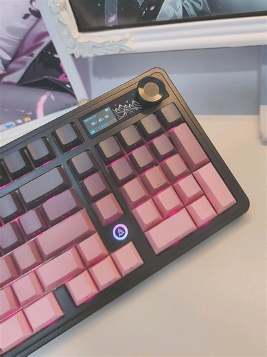 Ajazz AK980 esse teclado me convenceu a ter um setup dark🩷🖤 - Tem telinha para Gif - RGB com software para personalizar - Som cremoso com Maillard Switch - Hot Swappable - Bateria 1000mAh - Estrutura Gasket - Knob de volume - Conexão tri-mode Thank you @AJAZZ #ajazz #mechanicalkeyboard #keyboard #gaming #techtok