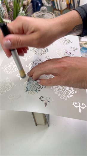 Decoupage Queen Fleur Damask stencil - perfect for adding sophisticated touches to projects! Use it with paint or stencil pastes for a 3D look 😉 | Decoupage Queen