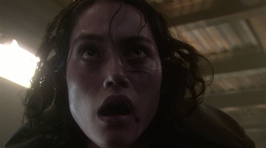 可怕虫子通过人嘴侵入身体，一旦被它寄生，将会失去理智成为怪物