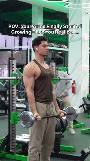 Brody Will | Online Fitness Coach on Instagram: "How to Grow Bigger Arms ⬇️ Focus on building your Triceps 🙌🏼 By Doing: ✅ One Exercise in Front of the Body ✅ One Exercise Overhead ✅ One Exercise Behind the Body Pick one exercise from each category 💪🏼 Lateral + Medial Heads: ▪️Rope Pushdown ▪️V-Bar Pushdown ▪️Smith Machine JM Press ▪️Lying Dumbbell Tricep Extension Long Head (Peak Stretch): ▪️Overhead Rope Extension ▪️Single Arm Overhead Rope Extension ▪️Single Arm Overhead Dumbbell Extension