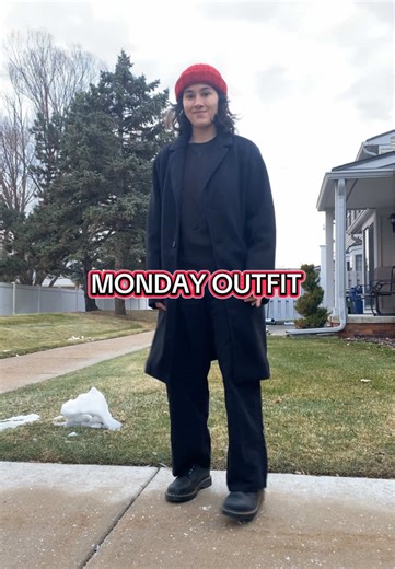 these long coats feel like cloaks and I love that #outfit #fitcheck #masc #ootd #wlw