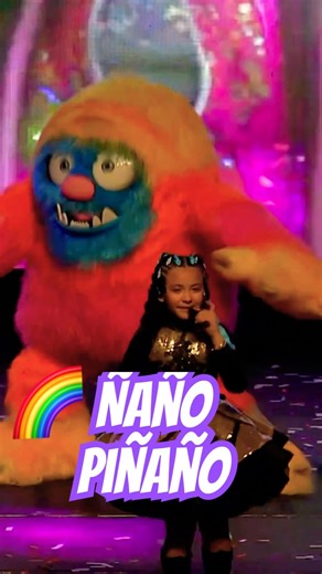 Primera vez que ñaño piñaño sube al escenario