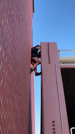Adrenaline Rush: Parkour Stunts at Lightning Speed