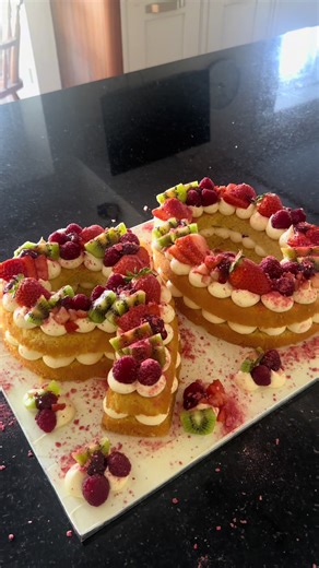 Oh I loove a number cake! Seeing as cake pricing is such a hot topic around here, what would you pay for this cake? It feeds roughly 24-30 portions #caketok #cakedecorating #bakery #cake