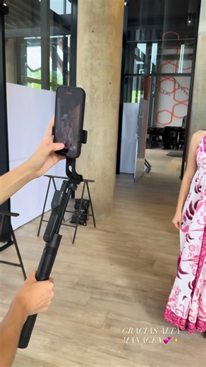MARÍA LAURA®️ on Instagram: "🌸 Color, vida y energía en cada prenda 🌸 Así se vivió el backstage previo al desfile, donde María Laura seleccionó con dedicación una colección llena de tonos vibrantes, texturas suaves y detalles únicos. Cada look fue pensado para transmitir alegría, frescura y esa esencia femenina que caracteriza a la marca. ✨💗 Una propuesta que celebra la primavera, la belleza y la confianza de cada mujer. 🌿🌺 #MaríaLaura #ColecciónPrimavera #ModaConColor #Backstage #Desfile #