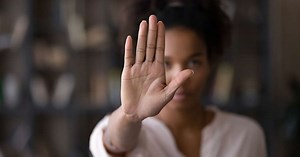 Mulheres negras têm mais risco de sofrer violência física e sexual no Brasil, aponta estudo