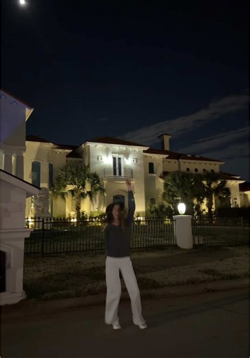 mailbox bigger than me #fyp #mansion #rich #bighouse | Mansion