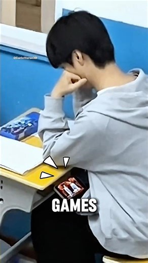 Mischievous student was caught playing games in class😂😂
