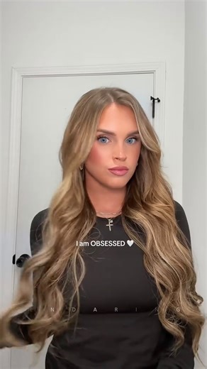 Endaring Hair on Instagram: "Think your hair extensions are obvious? Watch how these tape-ins blend seamlessly with real hair. Hair color: Tortoiseshell balayage(22 inch) #endaringhair #invisibleclipins #clipinhairextensions #rootedextensions #22inchextensions"