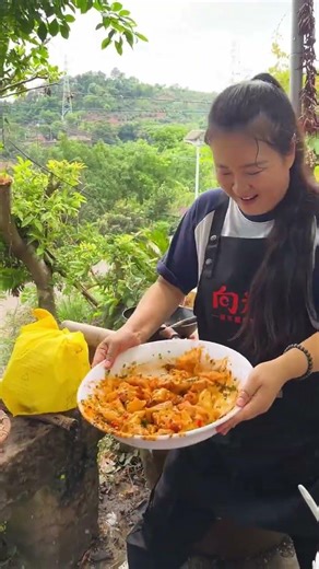 抄手不要在煮着吃了，试试用木姜子口味的小面调料来干拌，好吃到失语！C#抄手 #夏日美食我来探 #小面调料