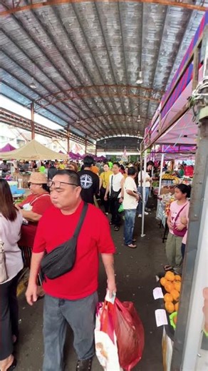 Pagi ni ramai orang datang ke pasar Borneo👍👍