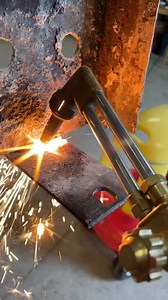 230K views · 4.1K reactions | How to cut with propane #propanetorch #cuttingtorch #cuttingmetal #fab #meltingmetal #basicdudestuff #shop #bluecollar #hotwork | Michelle | Facebook