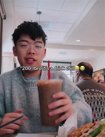 “200” to a drink is crazy😭🥀 #fyp #viral #asianjeff #fortnite