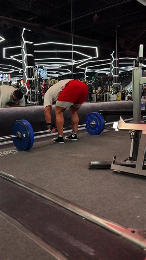 -Online coaching with personalized training plans, nutrition guidance, accountability, support, and a focus on transformation -Exercise critique services: break down your form, improve execution, maximize growth, prevent injuries, and receive detailed video feedback tailored to your lifts #gym #gymlife #bodybuildingmotivation #fitness #fitnessmotivation