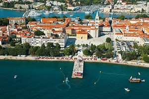 Photos: 3000 People Gather for Millenium Jump in Zadar! - Total Croatia