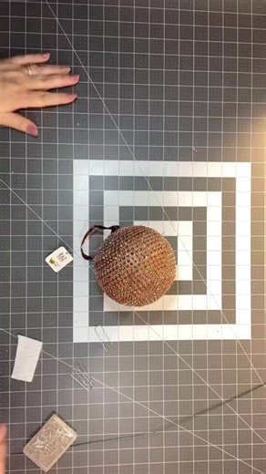 413K views · 10K reactions | Make a fall wreath or change up the colors and make a Christmas wreath with this design. Link to the original YouTube channel will be in the comments. #julieswreathboutique #craftingideas #falltrends #craftingfun #wreathmaker | Julie's Wreath Boutique | Facebook